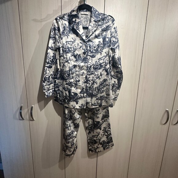 BNWT Aritzia The Group 100% Silk Pajamas XS/S Nightside - Picture 4 of 14